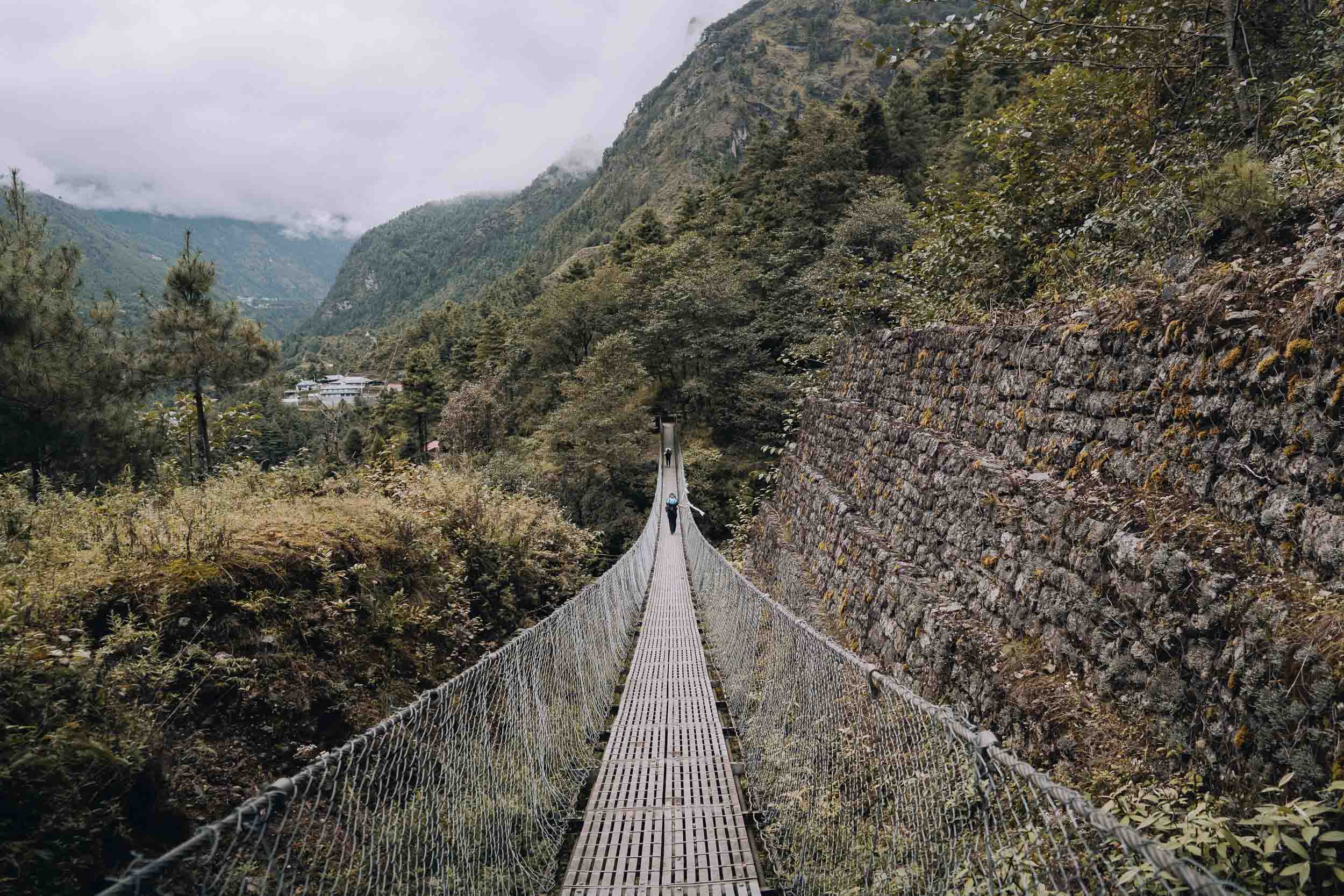 Suspension bridge on the way to Phak ding