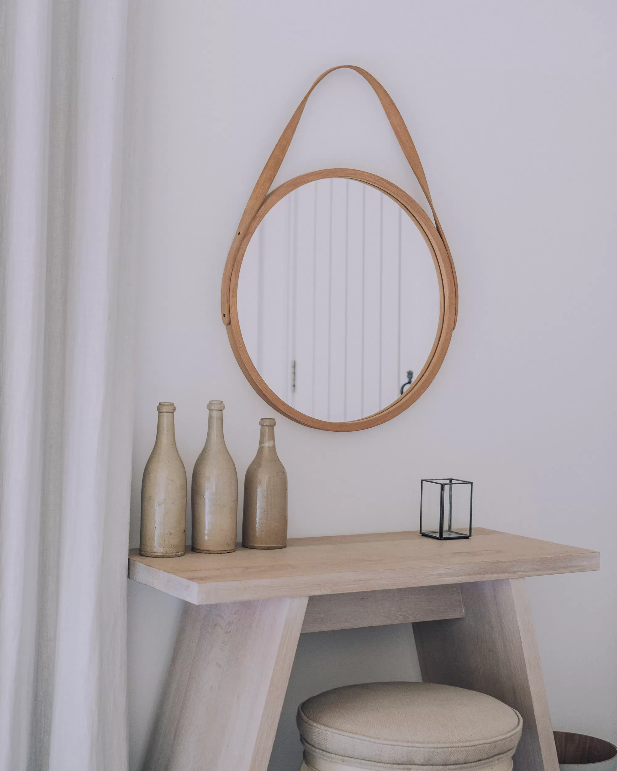 Dressing table in bedroom 1 at Bibury farm barns